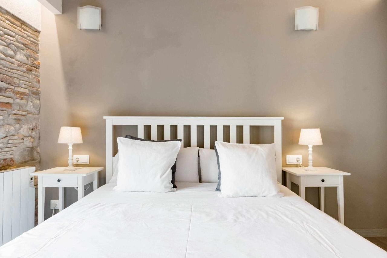 Revitalized Apartment In Historical Building Girona Exteriér fotografie