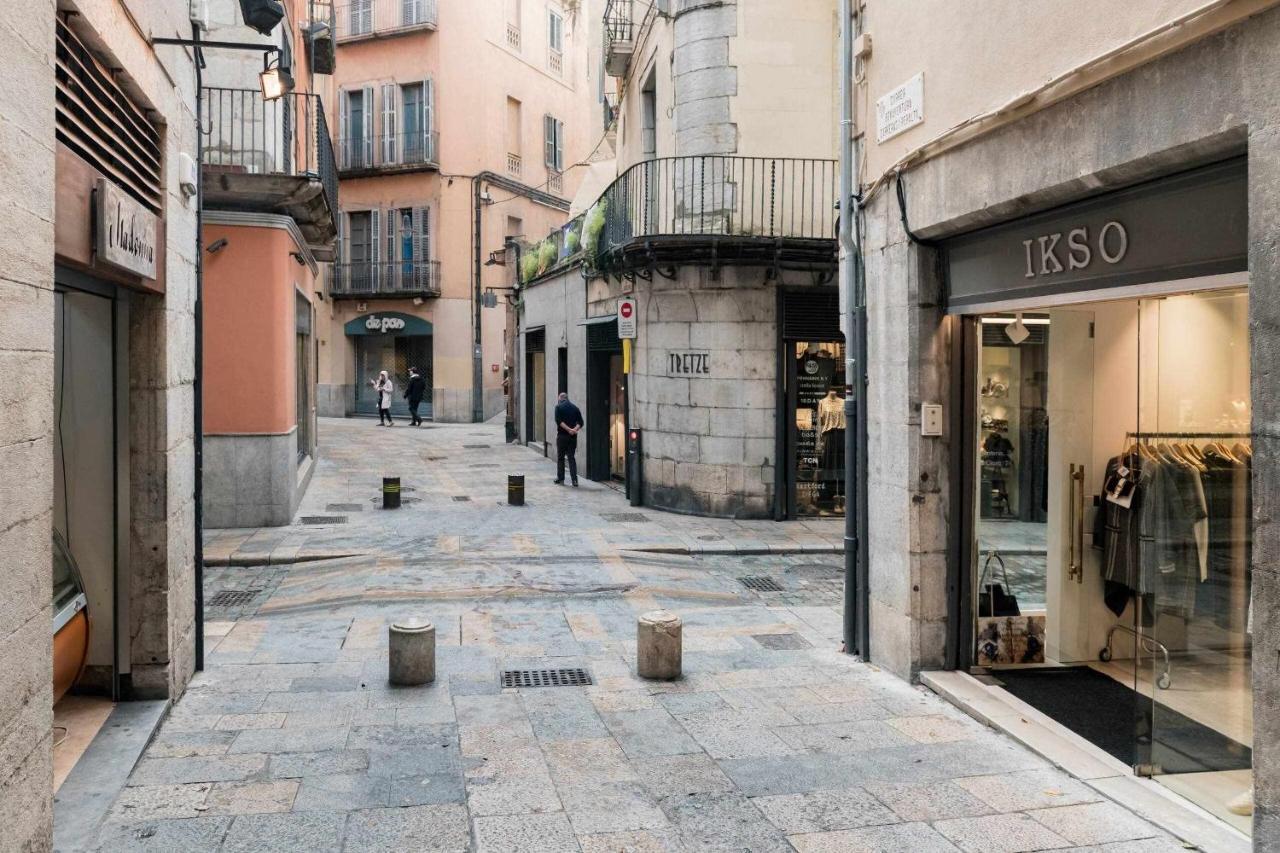 Revitalized Apartment In Historical Building Girona Exteriér fotografie